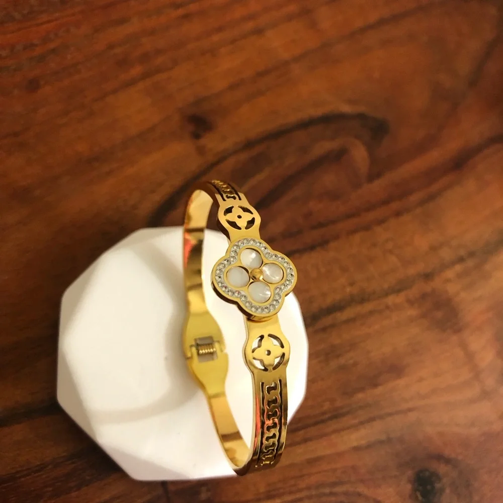 Gold Plated White Clover Stainless Steel Bracelet Rhinestone Four Petal Flower